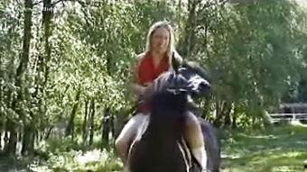 国产美女骑小马